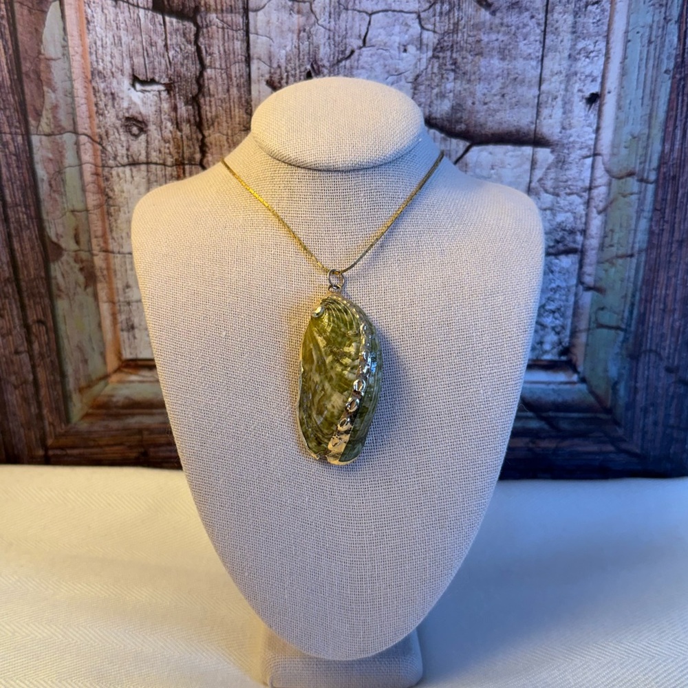 Reversible Shell Pendant Necklace